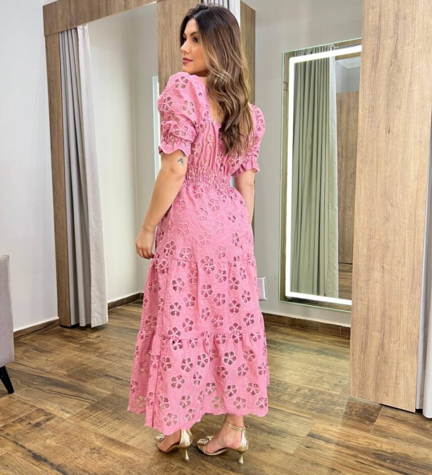 Vestido Midi Ingrid Laise com Bojo Manga Princesa Bordado Rosa - Fernanda Ramos Store