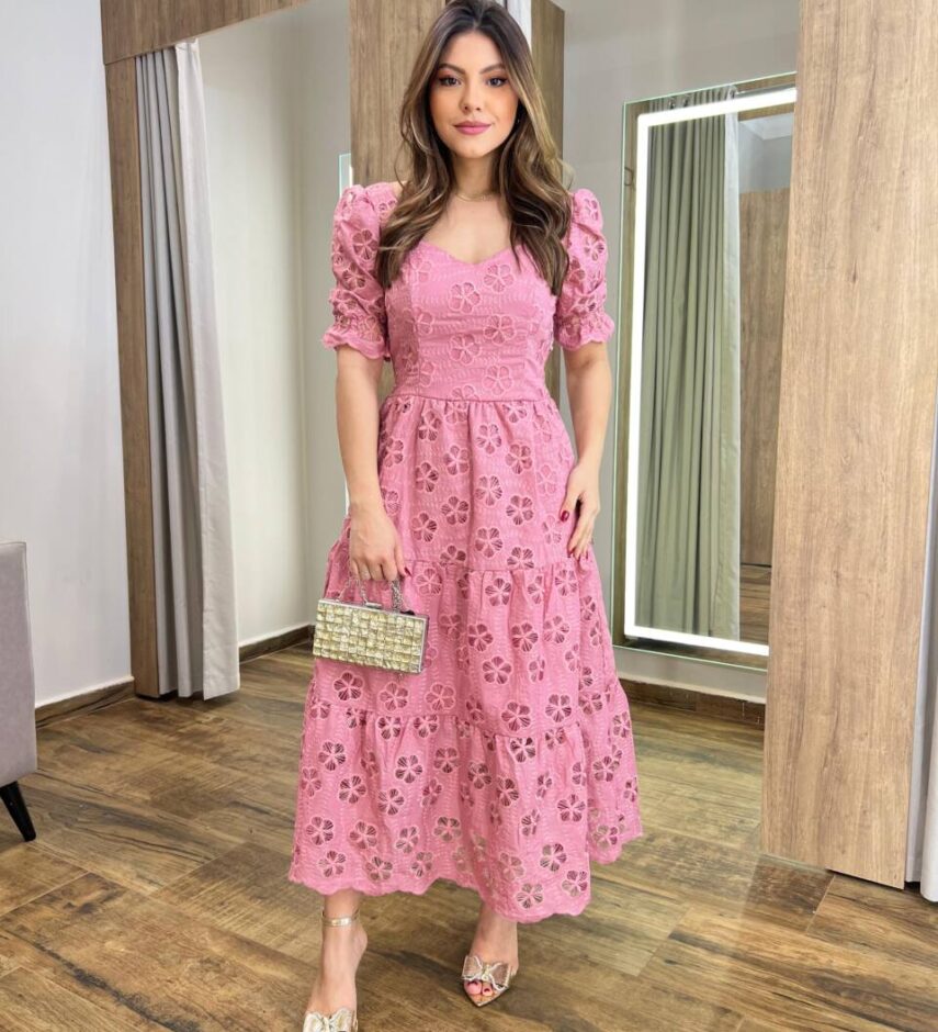 Vestido Midi Ingrid Laise com Bojo Manga Princesa Bordado Rosa - Fernanda Ramos Store