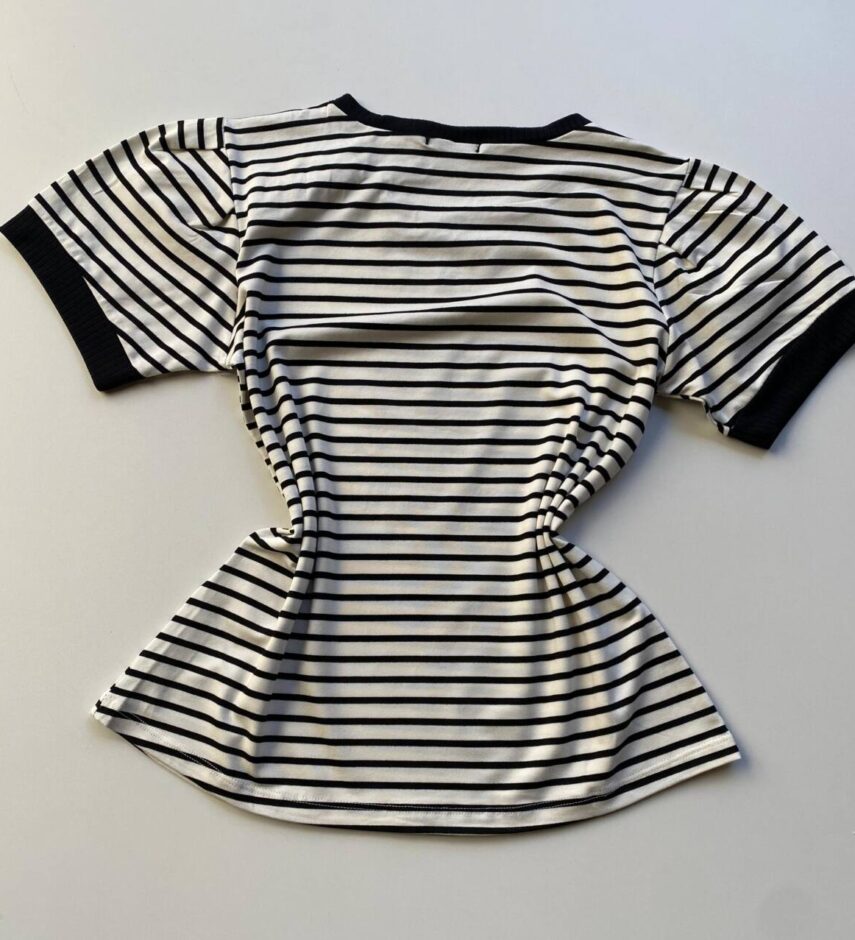 Blusa Feminina Manga Curta Off White com Listras Preta e Botões - Fernanda Ramos Store