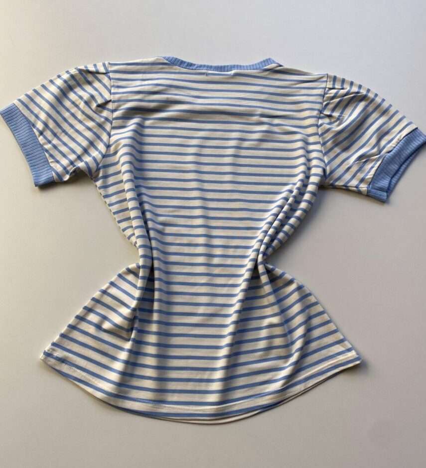 Blusa Feminina Manga Curta Off White com Listras Azul e Botões - Fernanda Ramos Store