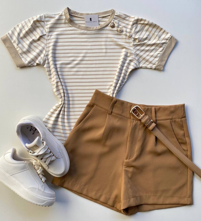 Blusa Feminina Manga Curta Off White com Listras Bege e Botões - Fernanda Ramos Store