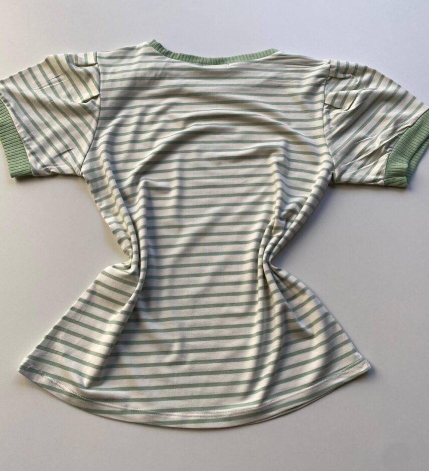 Blusa Feminina Manga Curta Off White com Listras Verde e Botões - Fernanda Ramos Store
