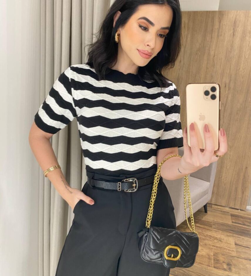 Blusa Feminina Tricot Helena Manga Curta Listrada de Preto - Fernanda Ramos Store