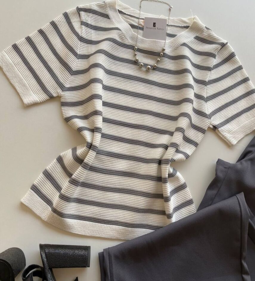 Blusa Feminina Tricot Hellen Manga Curta com Listras Cinza - Fernanda Ramos Store