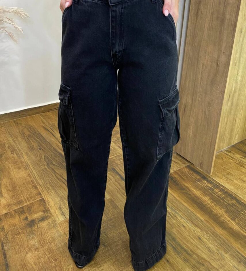 Calça Feminina Debora Wide leg Jeans Cargo Preta - Fernanda Ramos Store