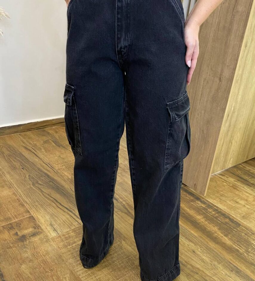Calça Feminina Debora Wide leg Jeans Cargo Preta - Fernanda Ramos Store