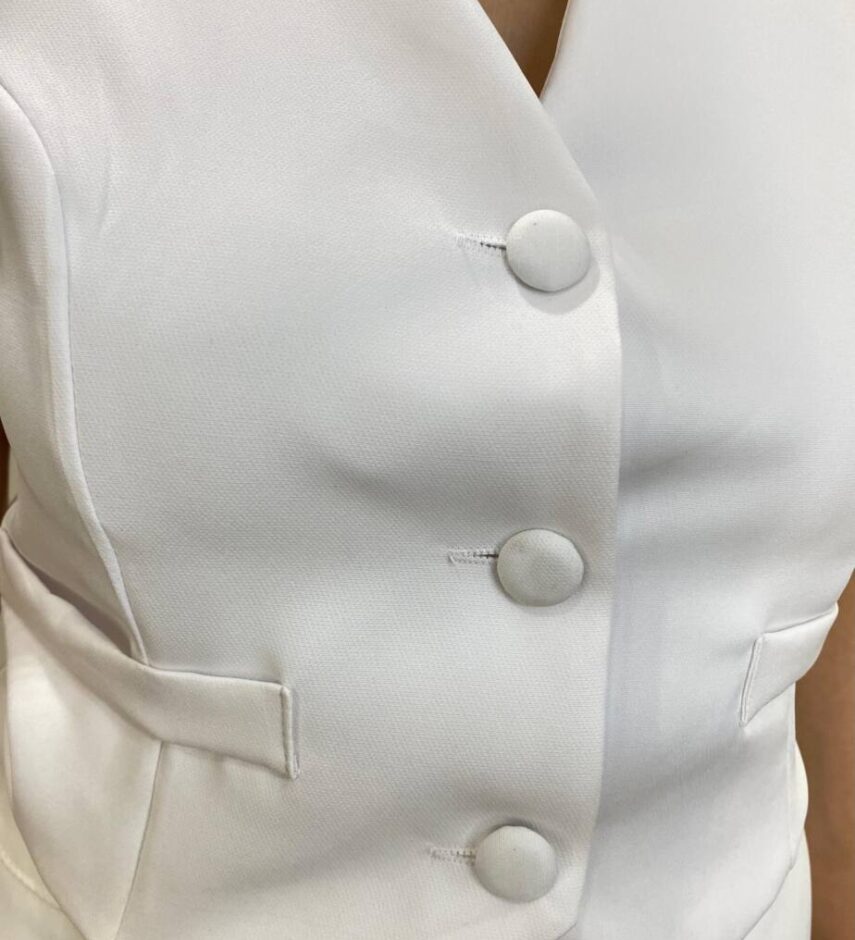 Colete Feminino Maria Alfaiataria com Botões e Bolso Falso Branco - Fernanda Ramos Store
