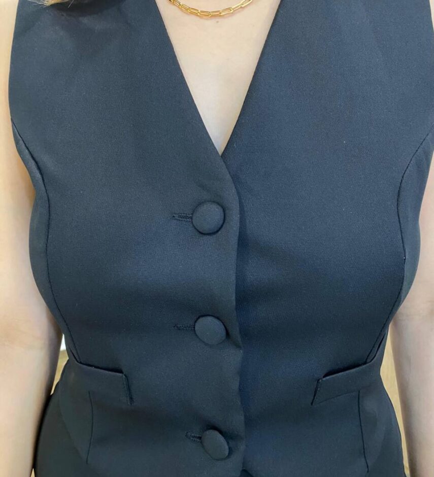 Colete Feminino Maria Alfaiataria com Botões e Bolso Falso Preto - Fernanda Ramos Store