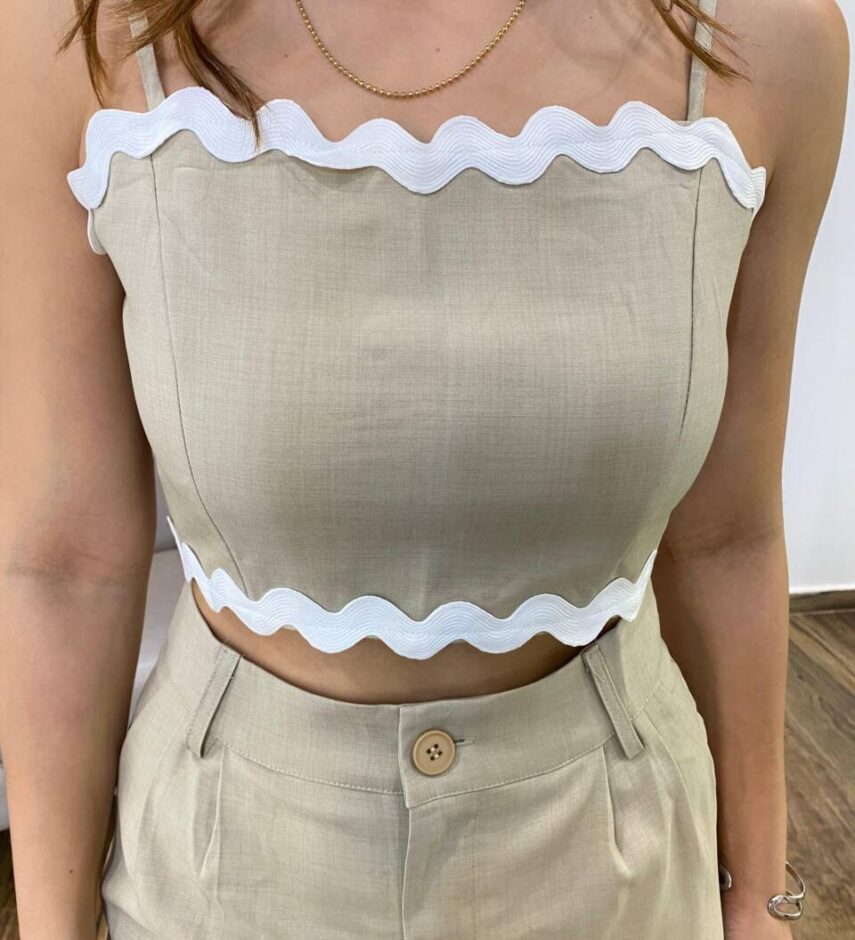 Conjunto Feminino Cropped sem Bojo e Short com Cinto Sianinha Bege - Fernanda Ramos Store