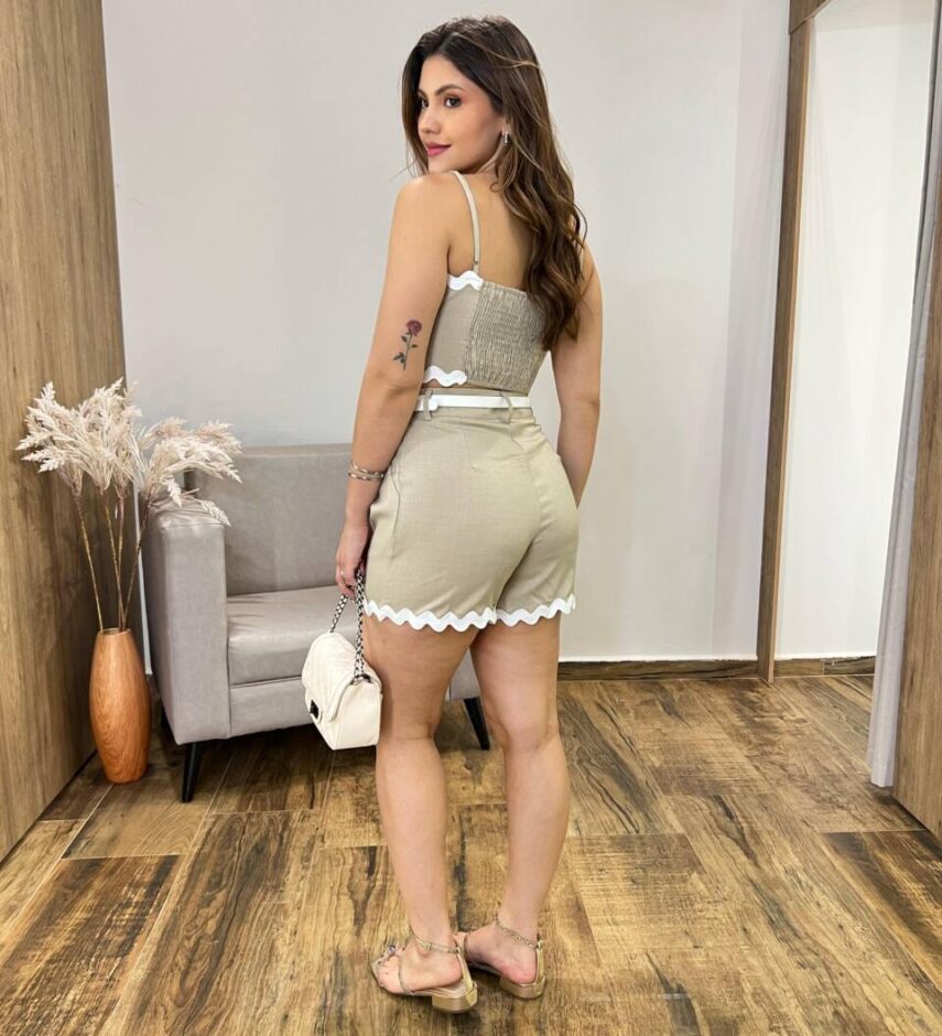 Conjunto Feminino Cropped sem Bojo e Short com Cinto Sianinha Bege - Fernanda Ramos Store