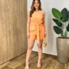 Conjunto Feminino Isis Blusa Nula Manga com Amarração e Short Coral - Fernanda Ramos Store