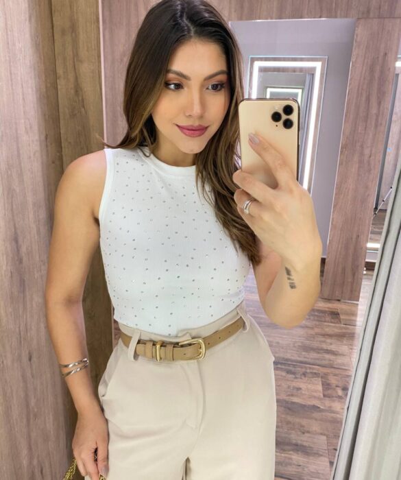 Cropped Feminino Canelado Mel sem Bojo Aplicações em Strass Branco - Fernanda Ramos Store