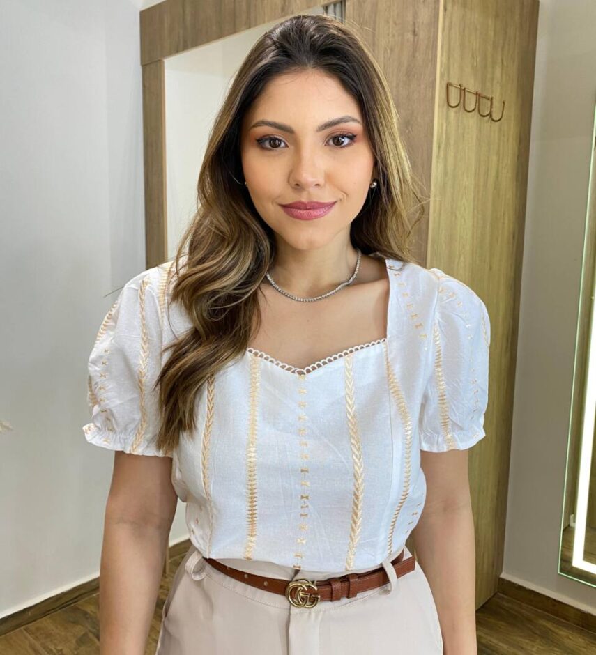 Cropped Feminino Manga Curta Isis Lastex com Detalhes Bordado Branco - Fernanda Ramos Store