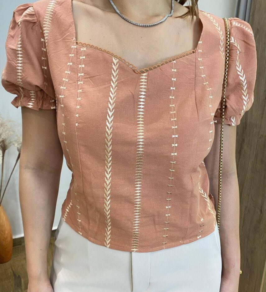 Cropped Feminino Manga Curta Isis Lastex com Detalhes Bordado Terra - Fernanda Ramos Store
