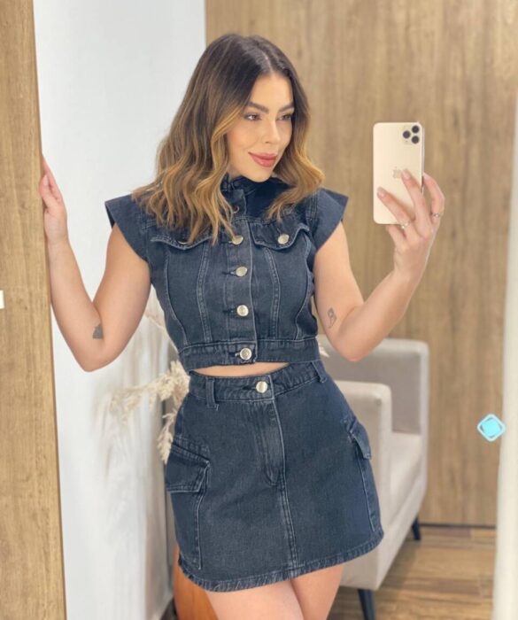 Saia Jeans Curta Pietra Cargo com Bolsos Preta - Fernanda Ramos Store