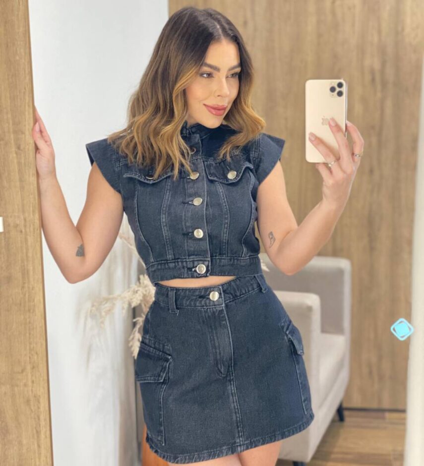Saia Jeans Curta Pietra Cargo com Bolsos Preta - Fernanda Ramos Store