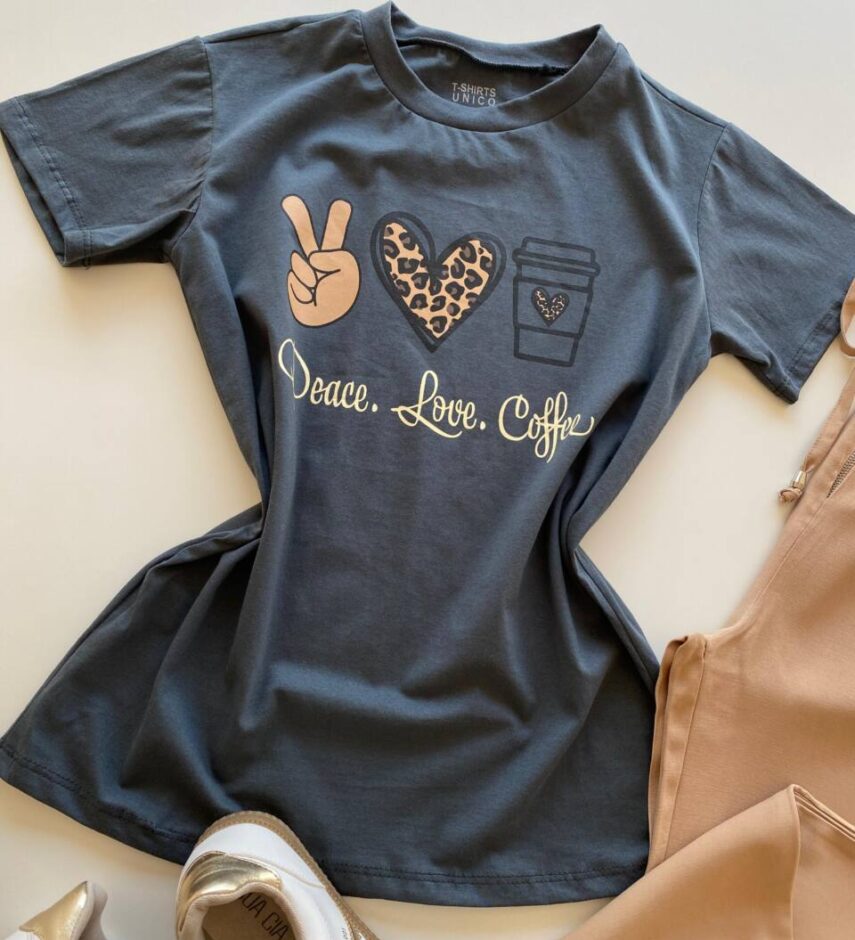 T-shirt Feminina Manga Curta Cinza Peace Love Coffee - Fernanda Ramos Store