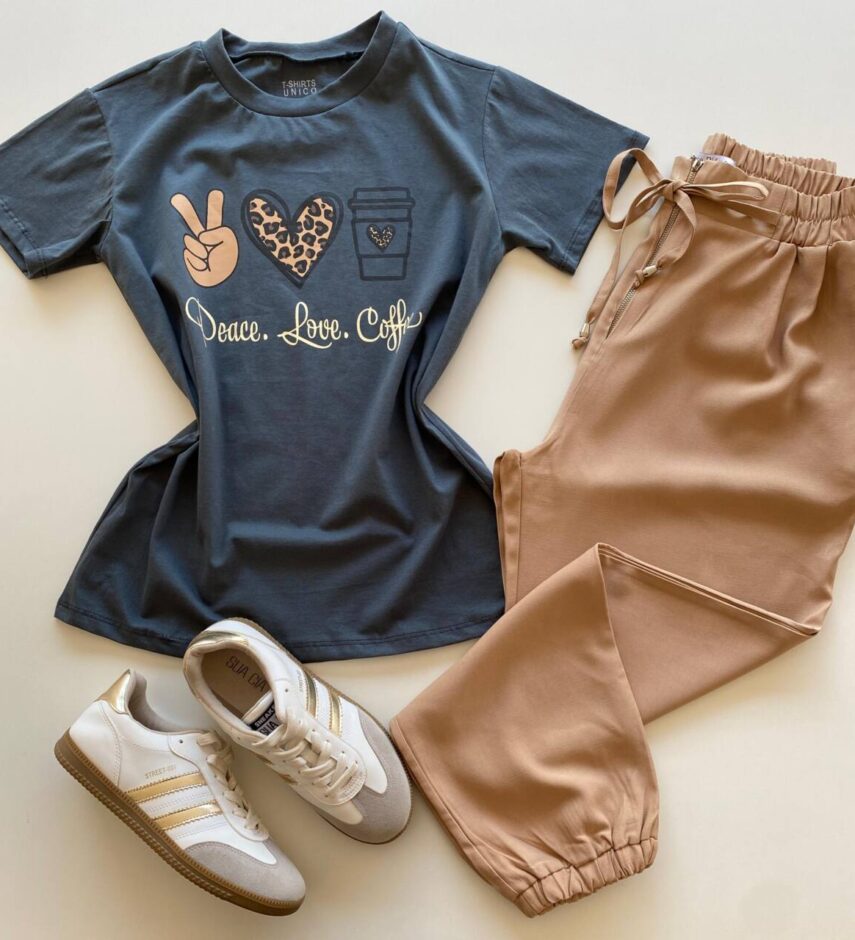 T-shirt Feminina Manga Curta Cinza Peace Love Coffee - Fernanda Ramos Store