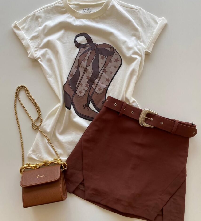 T-shirt Feminina Manga Curta Estampa de Bota Off White - Fernanda Ramos Store