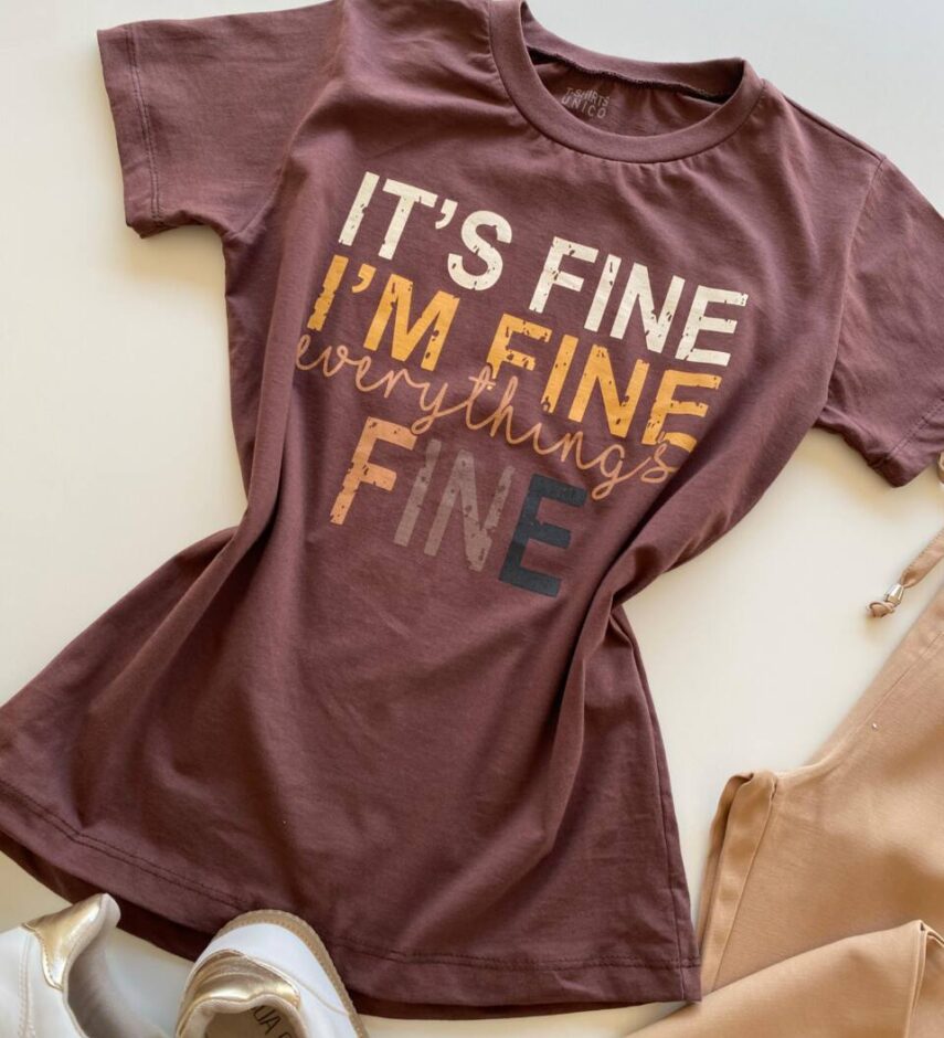 T-shirt Feminina Manga Curta Marrom It's Fine I'm Fine - Fernanda Ramos Store