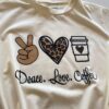 T-shirt Feminina Manga Curta Off White Peace Love Coffee - Fernanda Ramos Store