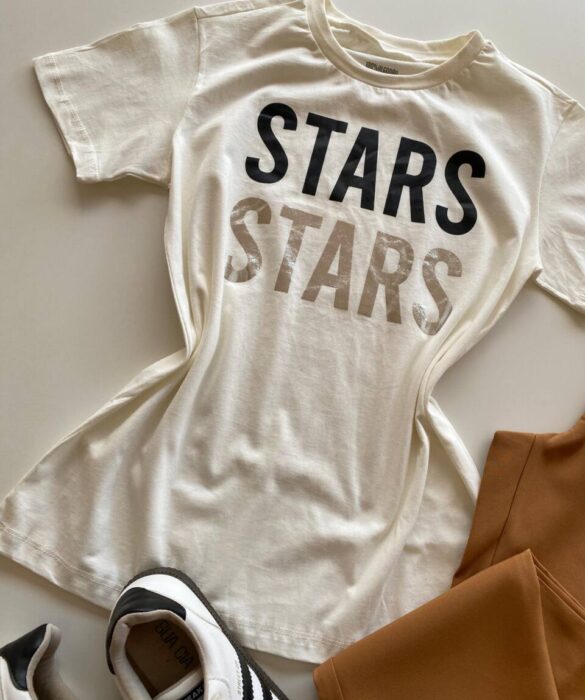 T-shirt Feminina Manga Curta Off White Stars com Detalhe Prata - Fernanda Ramos Store