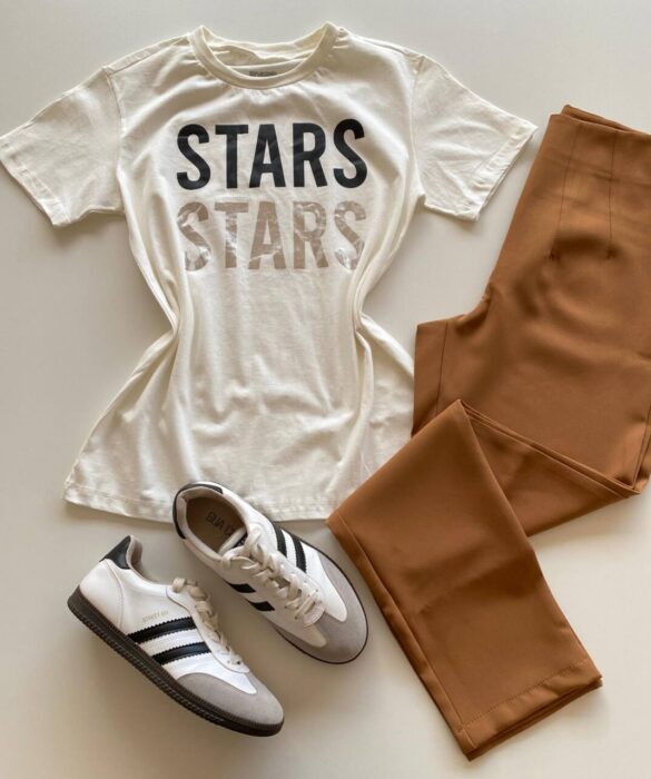 T-shirt Feminina Manga Curta Off White Stars com Detalhe Prata - Fernanda Ramos Store