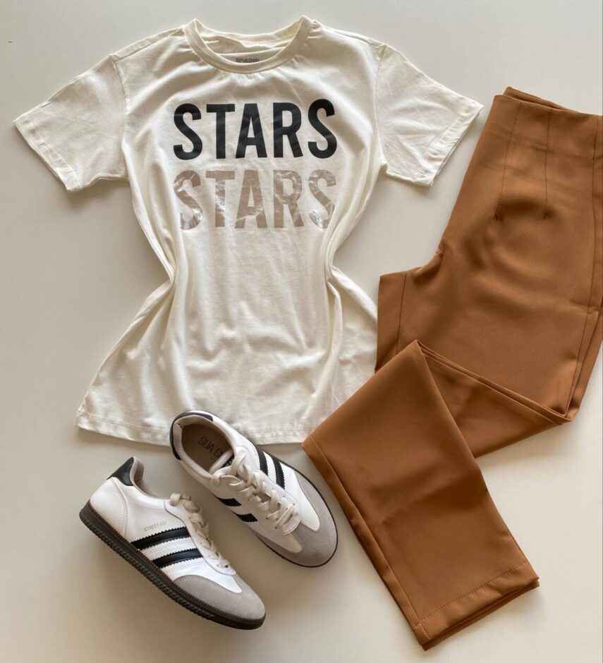 T-shirt Feminina Manga Curta Off White Stars com Detalhe Prata - Fernanda Ramos Store