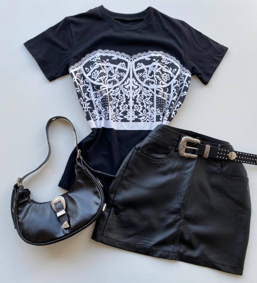 T-shirt Feminina Manga Curta Preta com Estampa de Corset - Fernanda Ramos Store