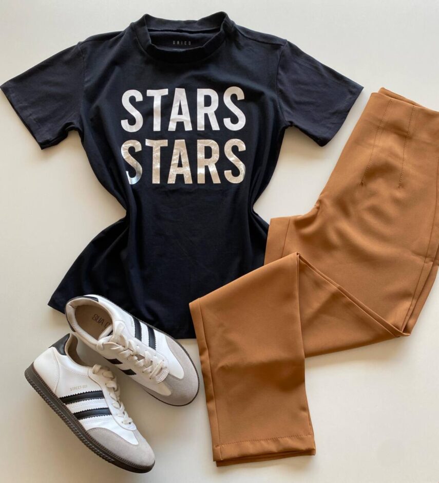 T-shirt Feminina Manga Curta Preta Stars com Detalhe Prata - Fernanda Ramos Store