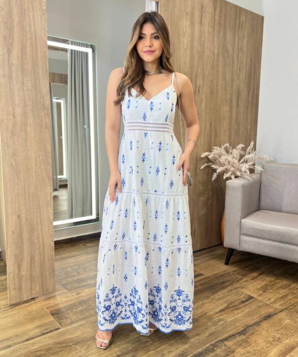 Vestido Longo Maitê com Bojo Detalhe Azul em Guipir Branco - Fernanda Ramos Store