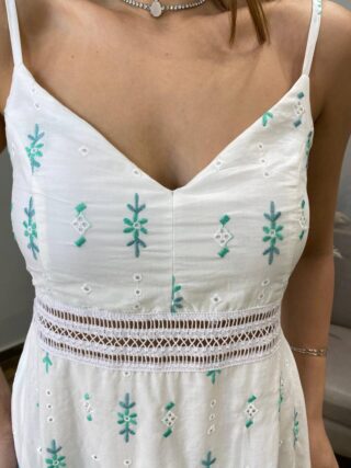 Vestido Longo Maitê com Bojo Detalhe Verde em Guipir Branco - Fernanda Ramos Store