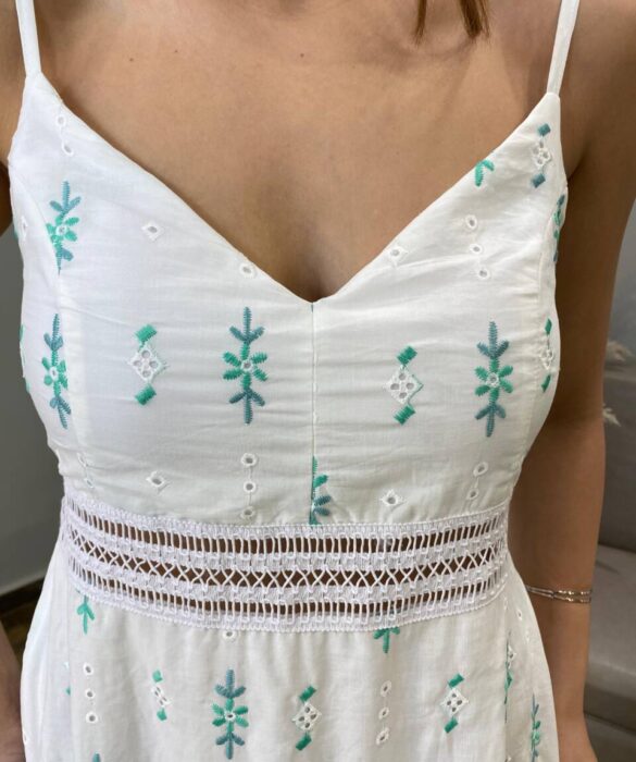 Vestido Longo Maitê com Bojo Detalhe Verde em Guipir Branco - Fernanda Ramos Store