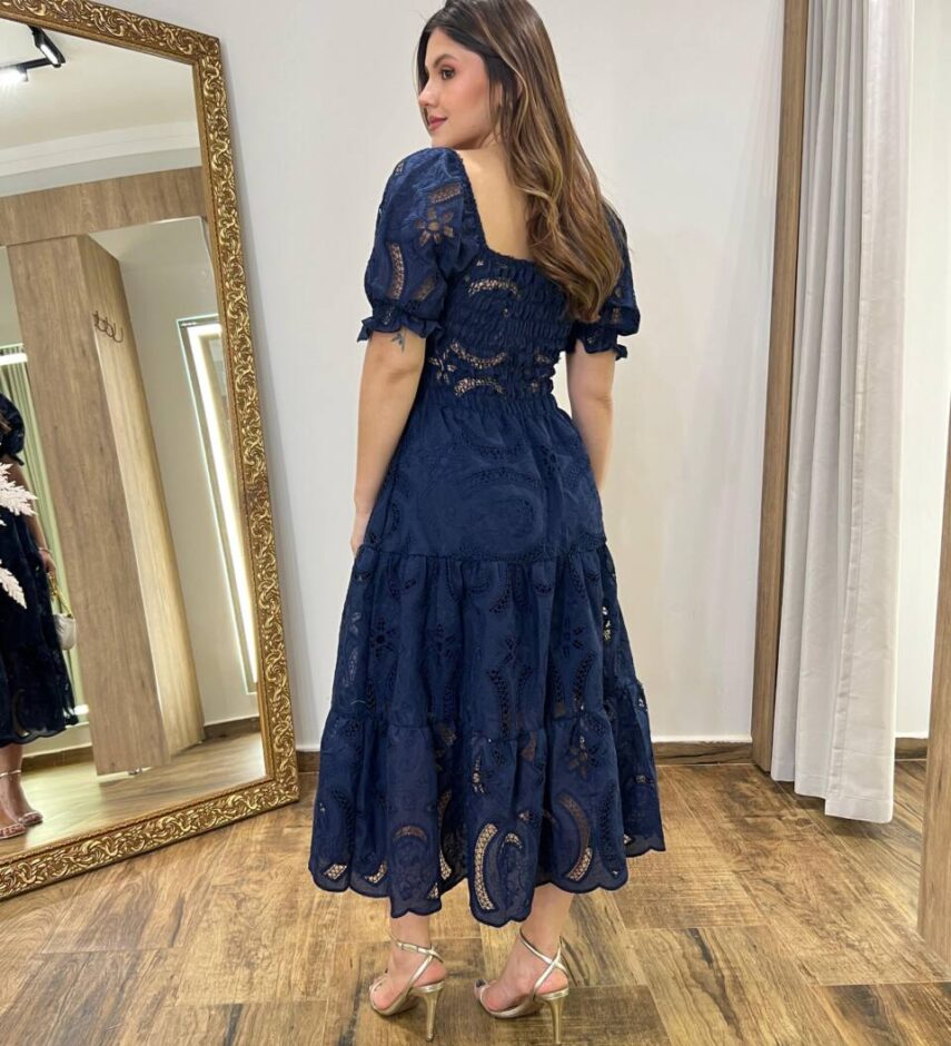 Vestido Midi Manga Curta Camile sem Bojo Detalhes em Guipir Azul Marinho - Fernanda Ramos Store