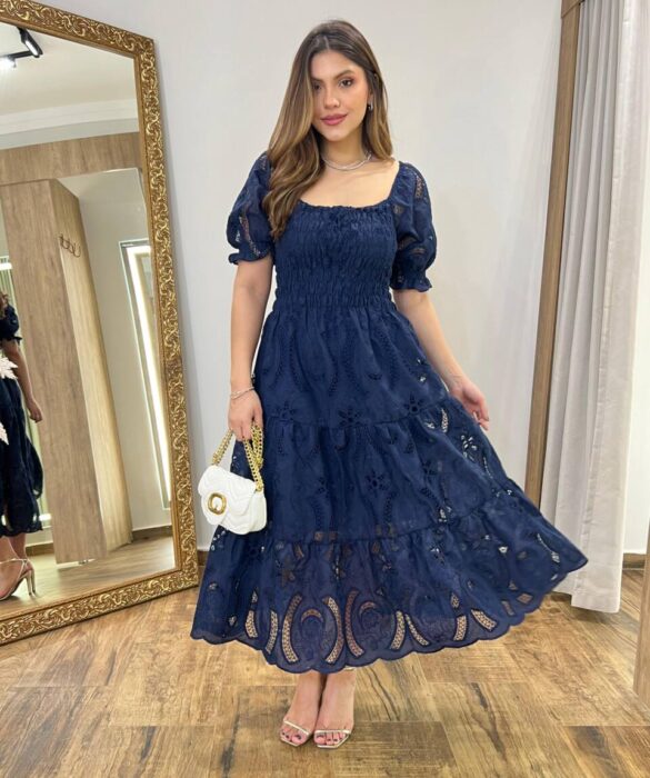 Vestido Midi Manga Curta Camile sem Bojo Detalhes em Guipir Azul Marinho - Fernanda Ramos Store