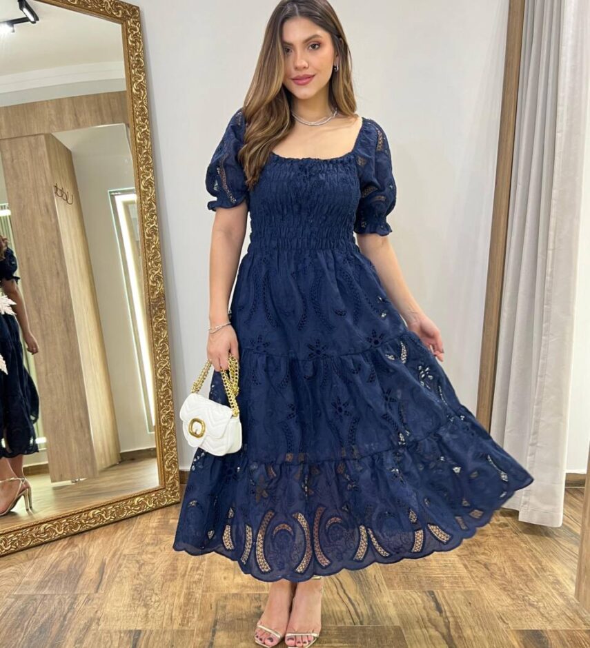 Vestido Midi Manga Curta Camile sem Bojo Detalhes em Guipir Azul Marinho - Fernanda Ramos Store