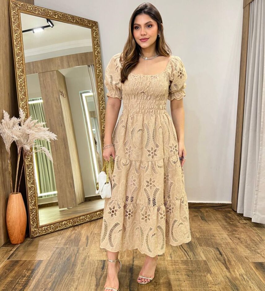 Vestido Midi Manga Curta Camile sem Bojo Detalhes em Guipir Bege - Fernanda Ramos Store