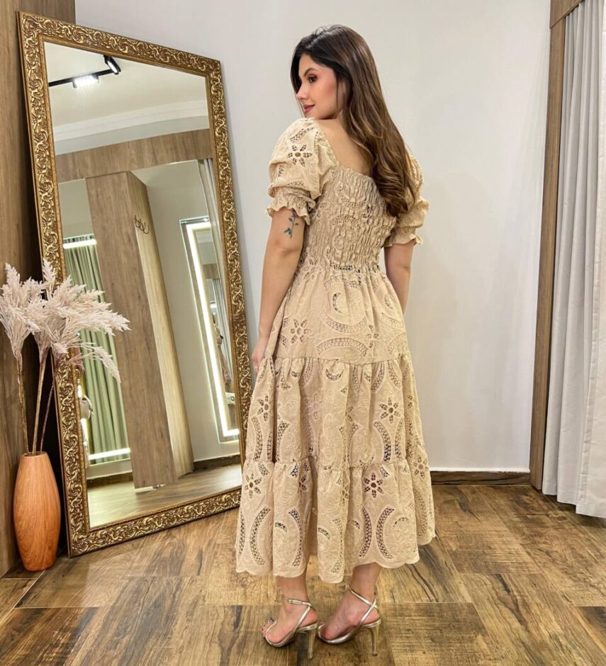 Vestido Midi Manga Curta Camile sem Bojo Detalhes em Guipir Bege - Fernanda Ramos Store