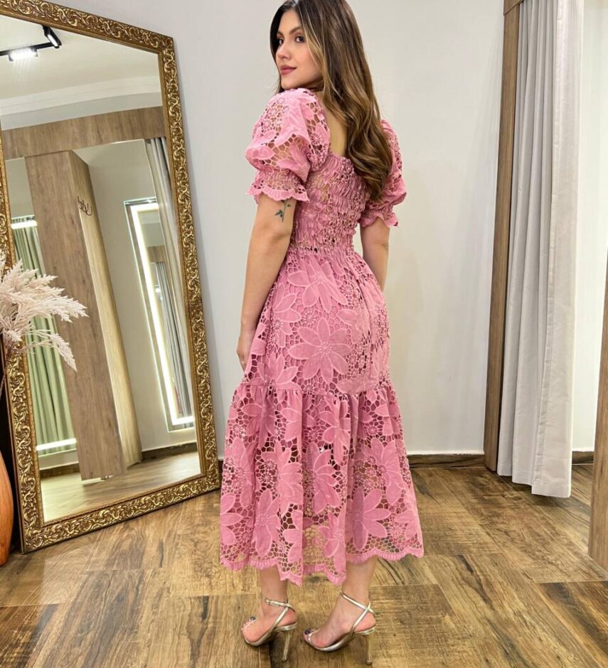 Vestido Midi Manga Curta Camile sem Bojo Detalhes em Guipir Rose - Fernanda Ramos Store