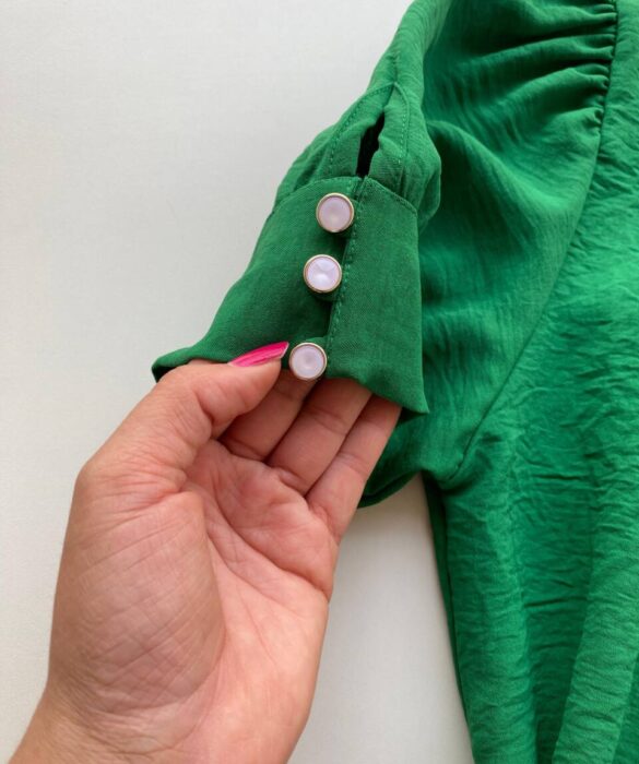 Blusa Feminina Crepe Manga Curta com Detalhe de Botões Verde - Fernanda Ramos Store