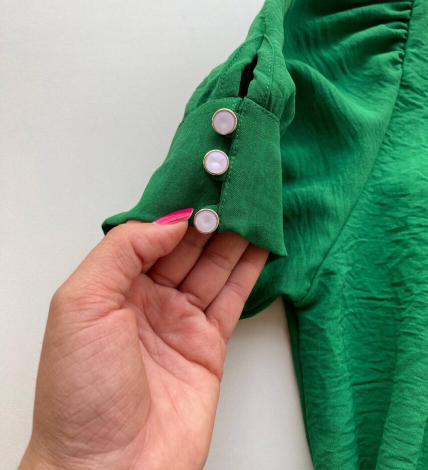 Blusa Feminina Crepe Manga Curta com Detalhe de Botões Verde - Fernanda Ramos Store