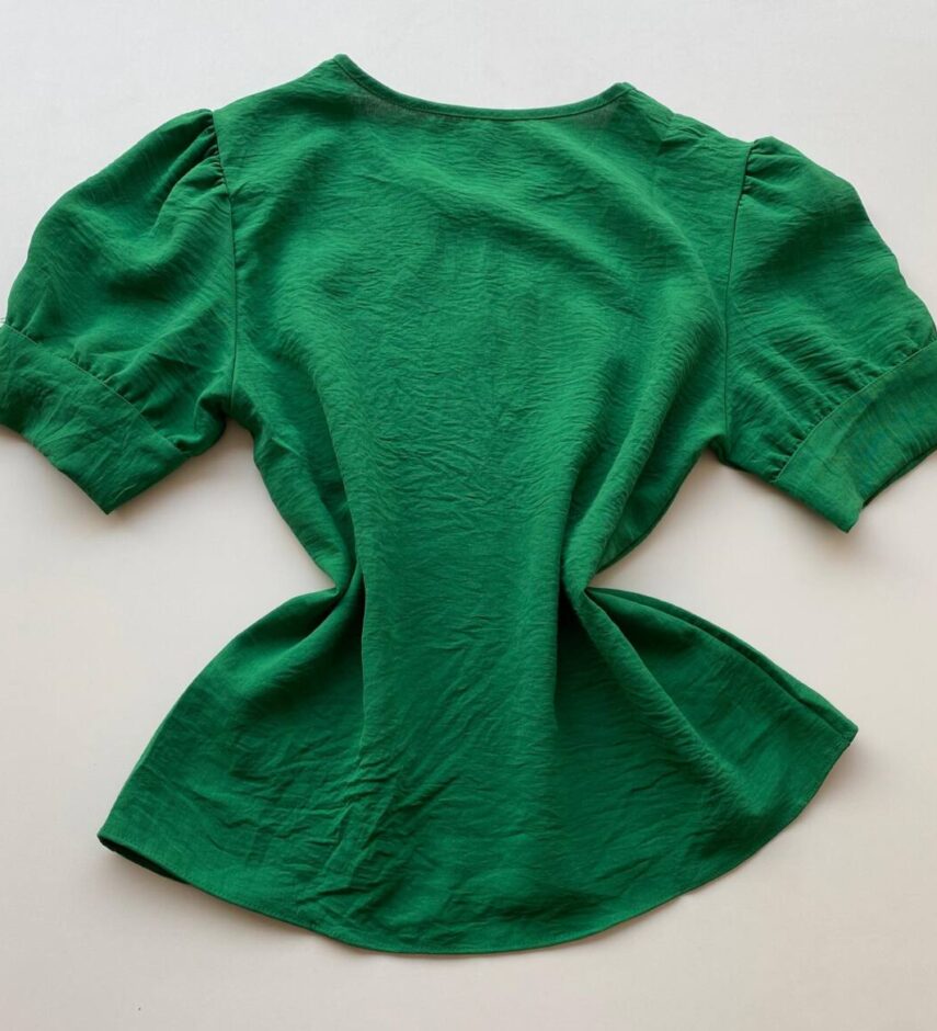 Blusa Feminina Crepe Manga Curta com Detalhe de Botões Verde - Fernanda Ramos Store