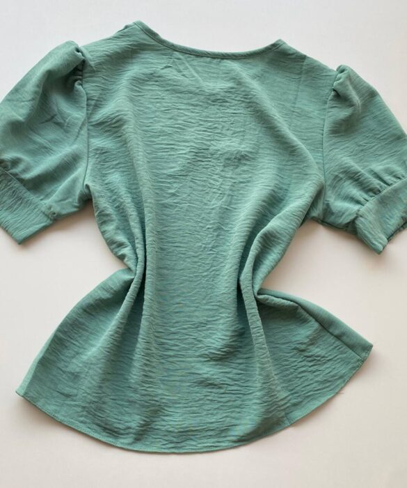 Blusa Feminina Crepe Manga Curta com Detalhe de Botões Verde Menta - Fernanda Ramos Store