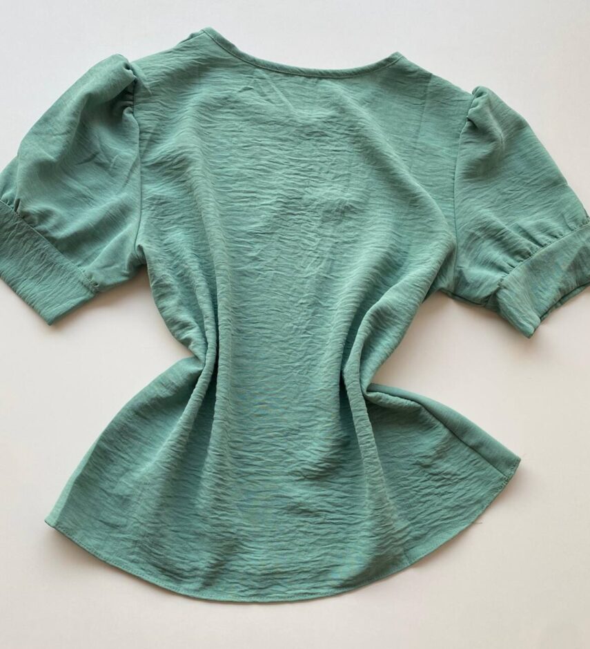 Blusa Feminina Crepe Manga Curta com Detalhe de Botões Verde Menta - Fernanda Ramos Store