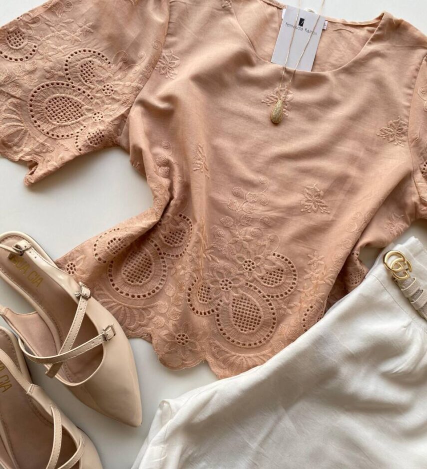 Blusa Feminina Manga Curta Bia com Bordado Floral Bege - Fernanda Ramos Store