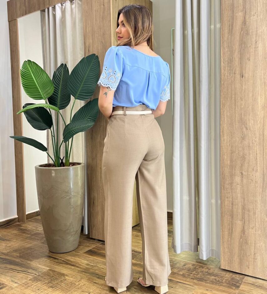 Blusa Feminina Manga Curta Gabi Azul com Bordado nas Mangas - Fernanda Ramos Store