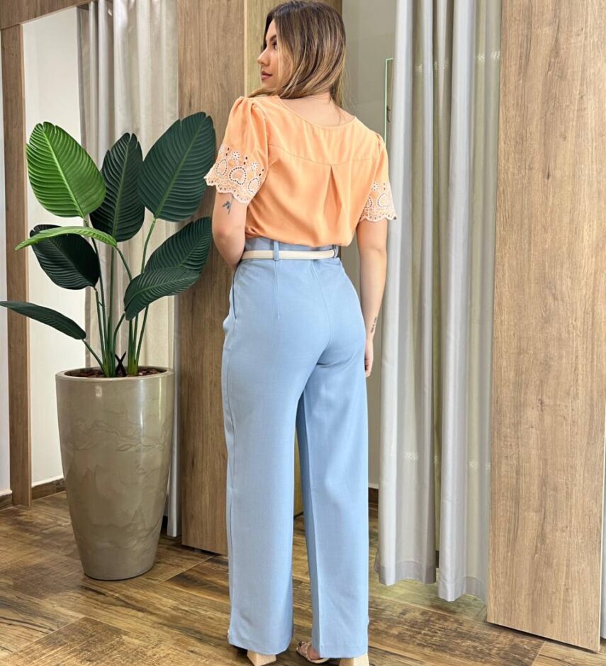 Blusa Feminina Manga Curta Gabi Caramelo com Bordado nas Mangas - Fernanda Ramos Store