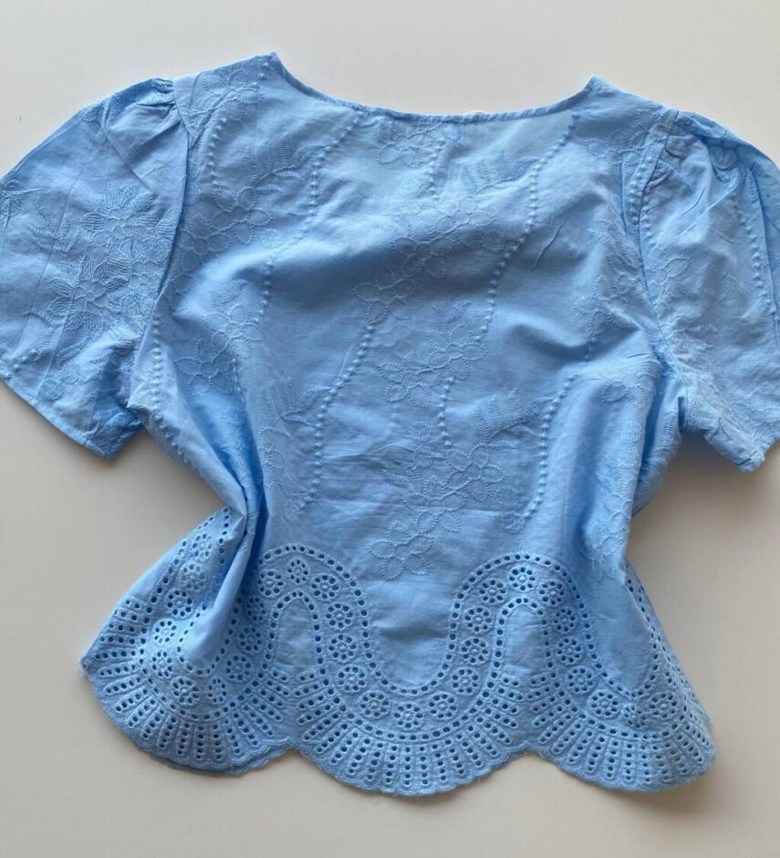 Blusa Feminina Manga Curta Helena com Bordado Azul - Fernanda Ramos Store