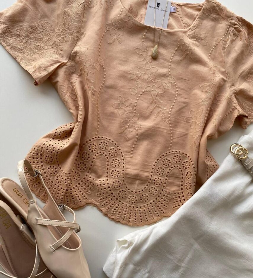 Blusa Feminina Manga Curta Helena com Bordado Bege - Fernanda Ramos Store