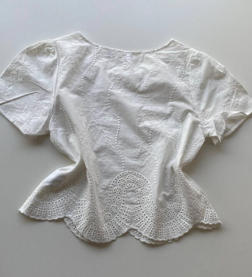 Blusa Feminina Manga Curta Helena com Bordado Branca - Fernanda Ramos Store
